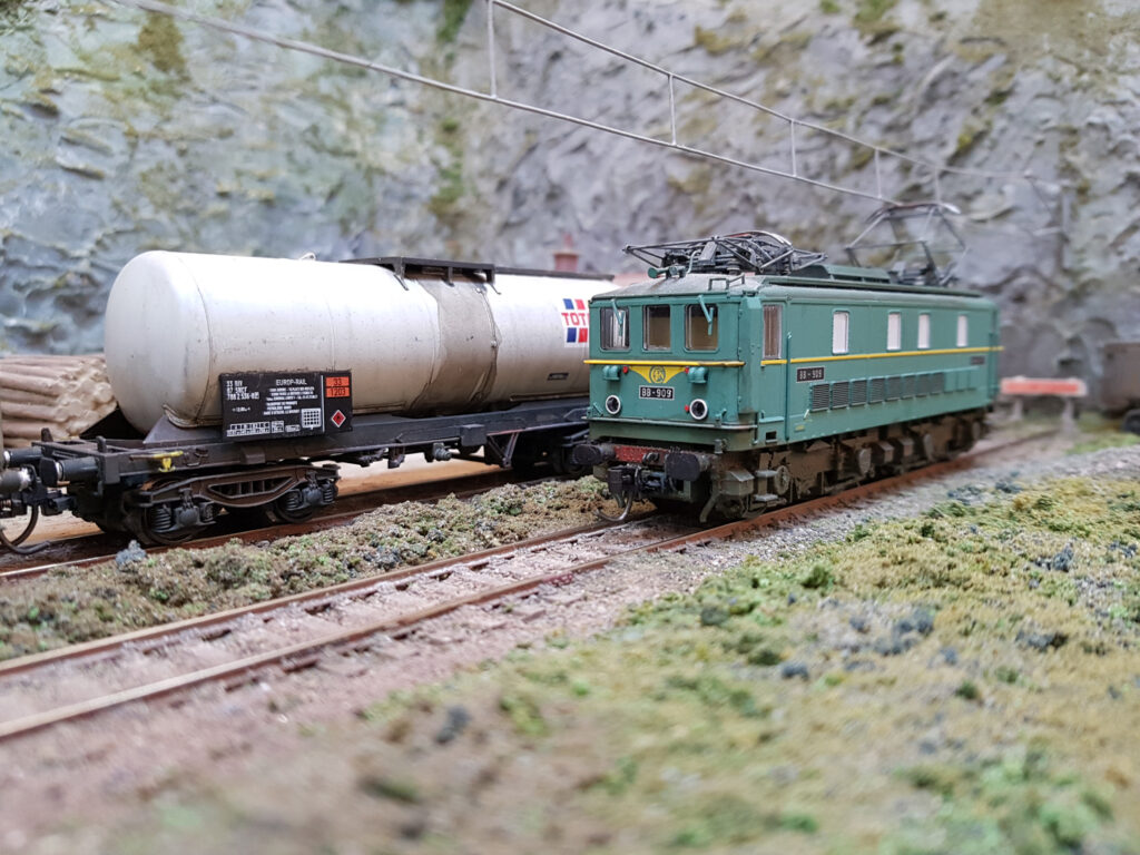 Loco waiting in the shunting neck